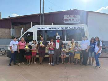 <p>Prefeitura de S&atilde;o Nicolau promove alegria e esperan&ccedil;a com entrega de cestinhas de P&aacute;scoa &agrave;s crian&ccedil;as dos bairros e vilas</p>
