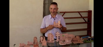 <p>&bull; Escultor de S&atilde;o Nicolau, Diri Martins, se emociona sobre a sua escultura das Miss&otilde;es em homenagem ao Papa Francisco (in memorian), uma obra especial</p>