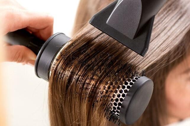 O perigo da Escova Progressiva, quando realizada por profissional não habilitado