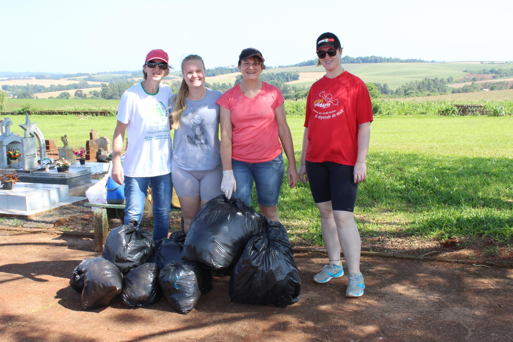 Mutirão de limpeza nos Cemitérios