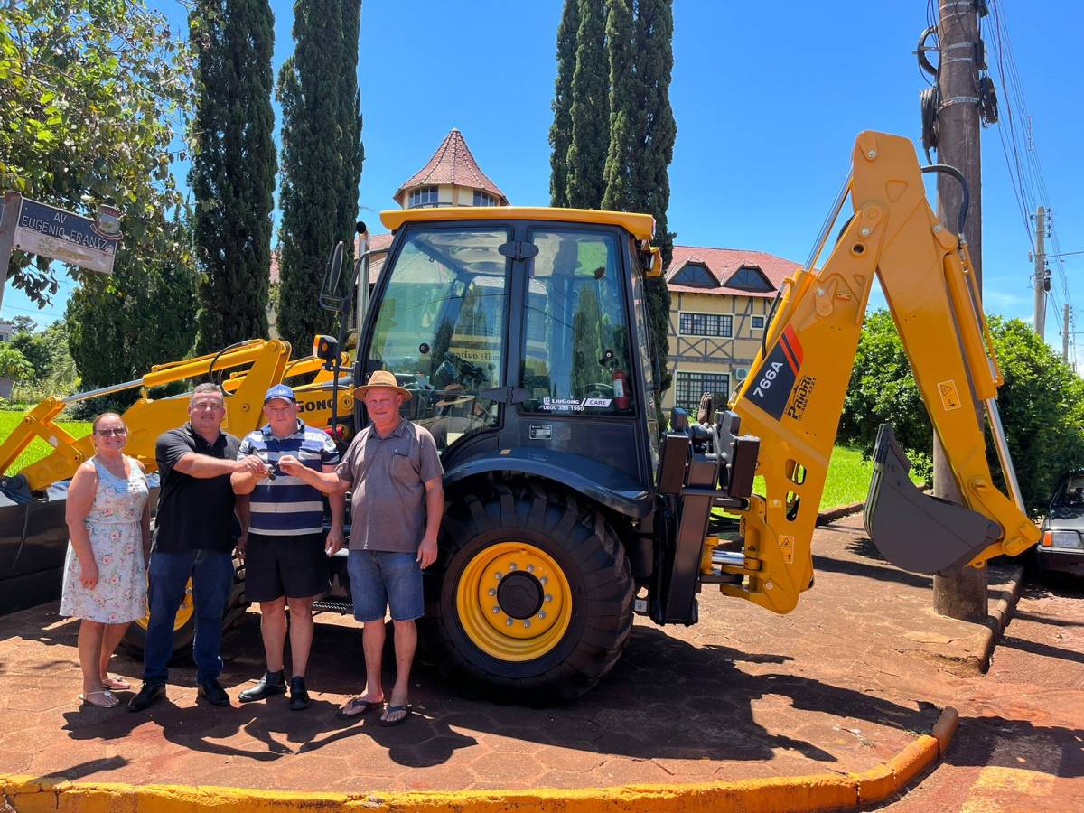 Município adquire nova máquina