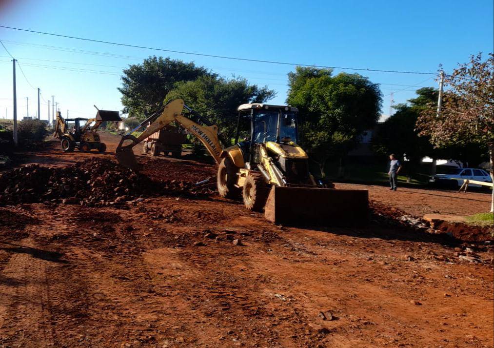 Secretaria de obras continua serviços de pavimentação