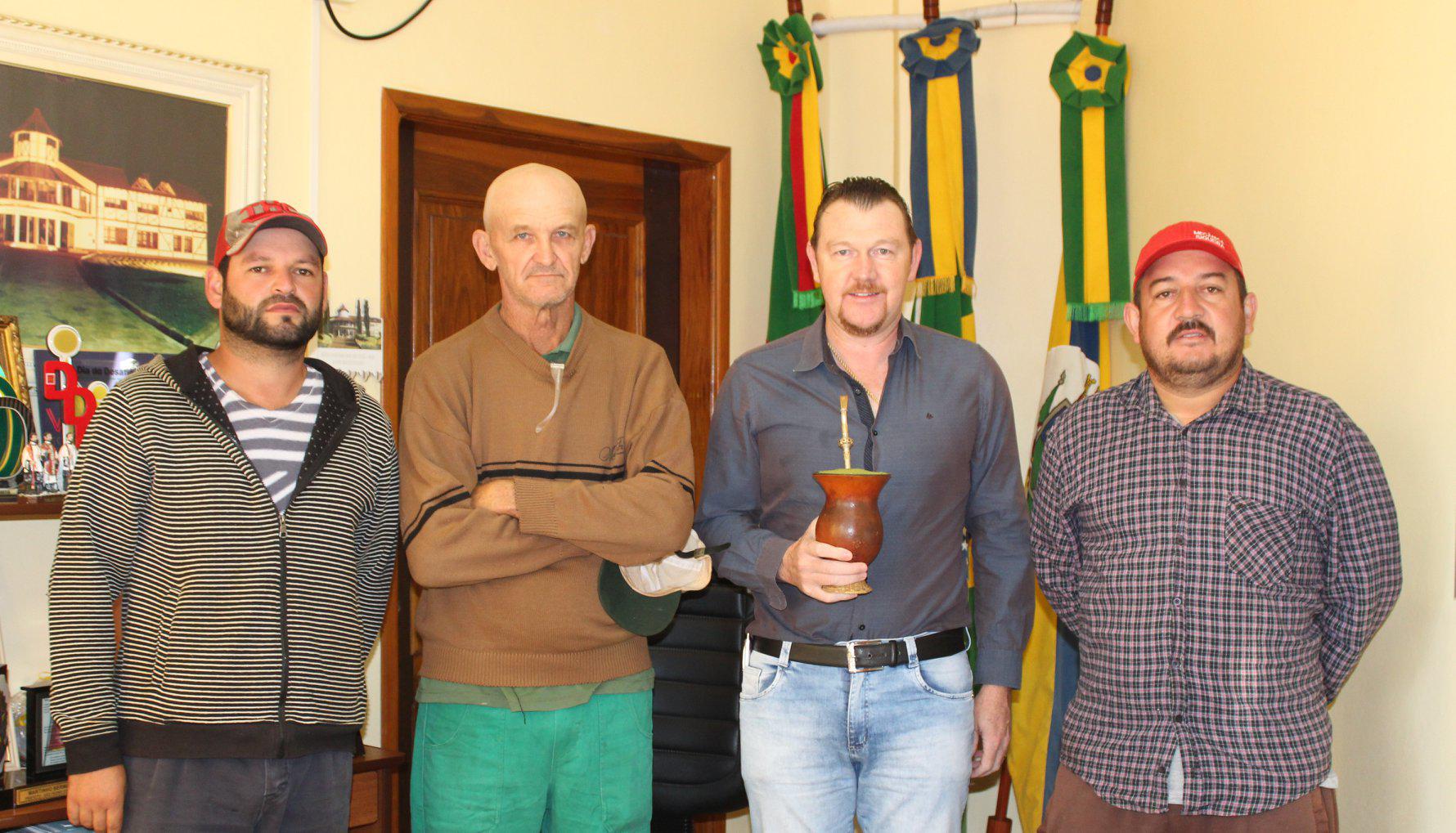 Novos servidores tomam posse