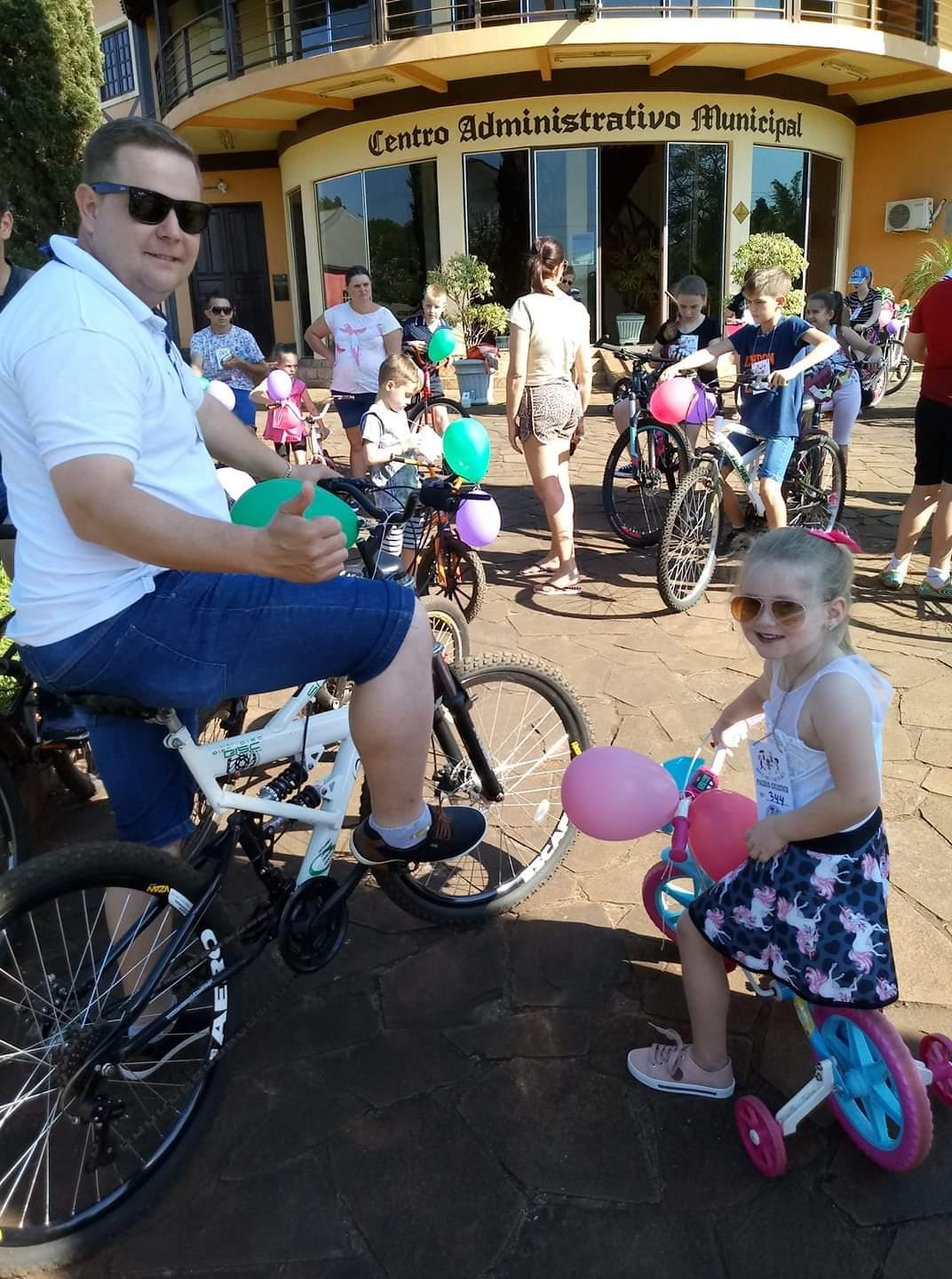 Projeto Brincando na Praça, um dia de diversão