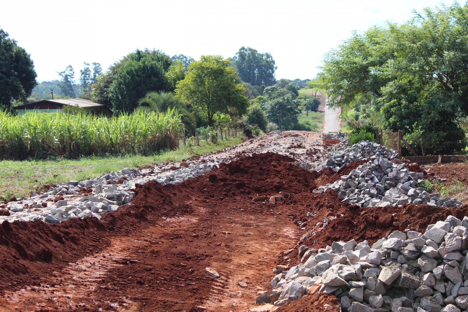 A Prefeitura, Através da Secretaria de Obras Realiza Diversas Atividades