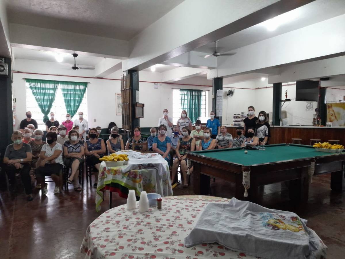 Secretaria da Saúde promove encontro com hipertensos, diabéticos e idosos.