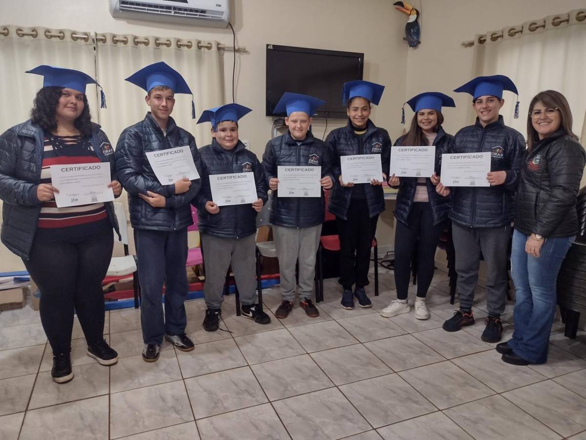 Formatura do curso de informática para adolescentes do CRAS