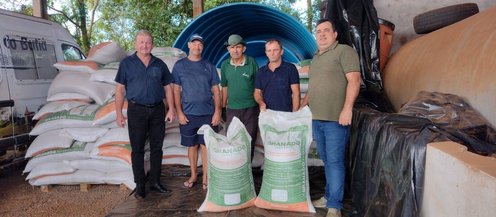 Município distribui gratuitamente 50 toneladas de sementes de aveia aos agricultores atingidos pela estiagem