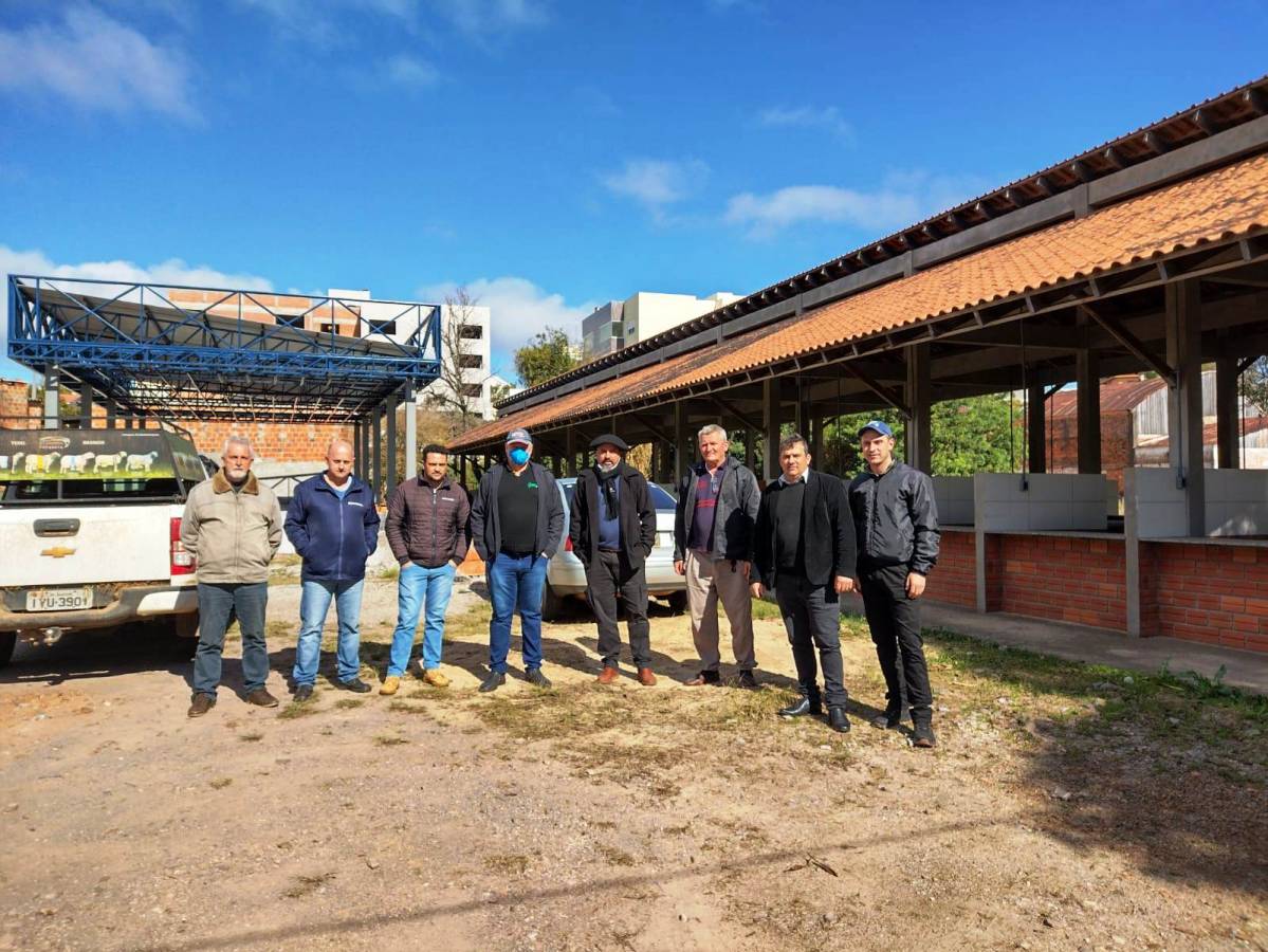 Equipe do Município realizou visita à pavilhão de Psicultura em Santiago