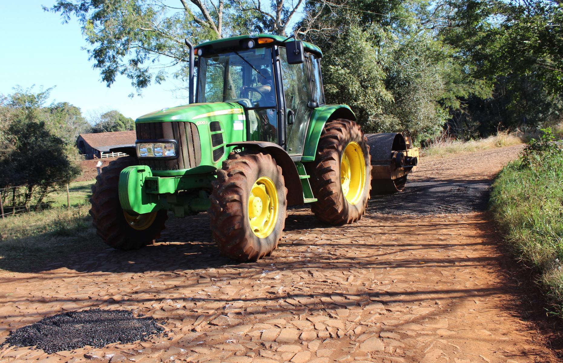 Secretaria de Obras Intensifica Manutenção e Recuperação de Estradas no Interior