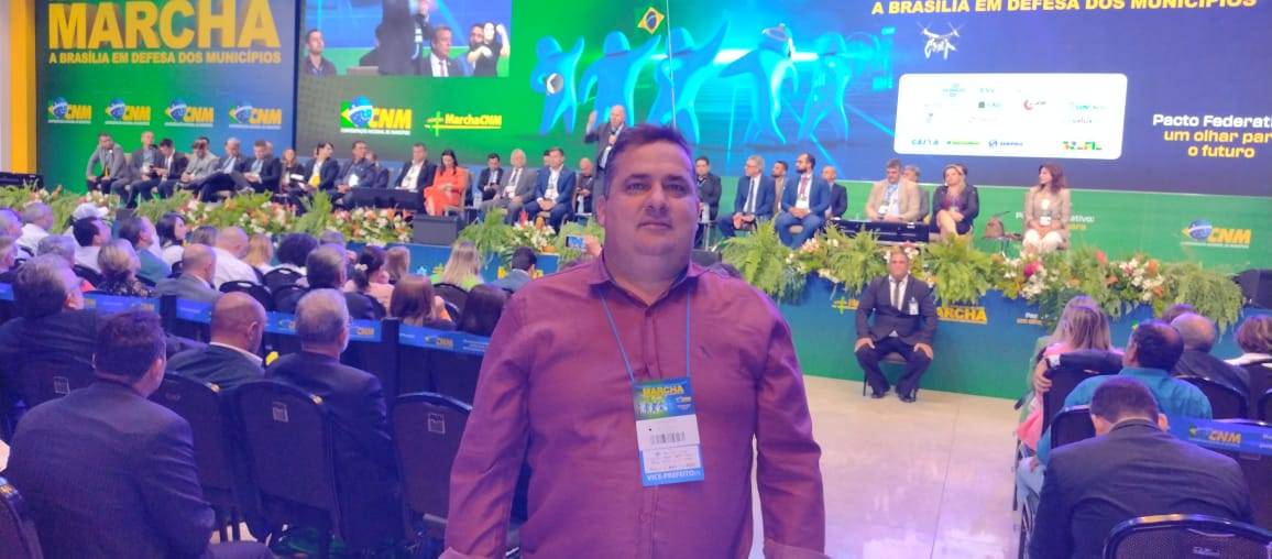 Vice-prefeito viaja até a capital federal