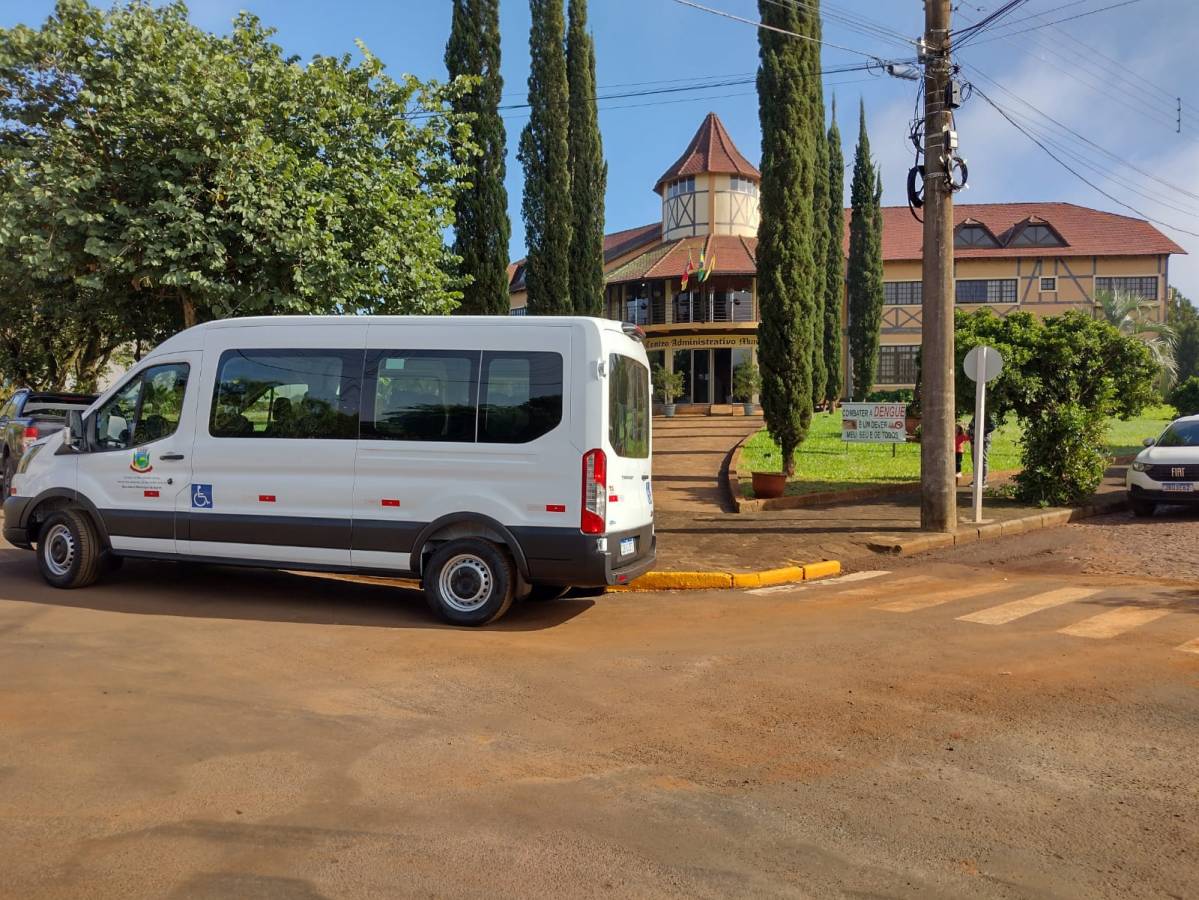 Município adquire mais uma van para a Secretaria da Saúde