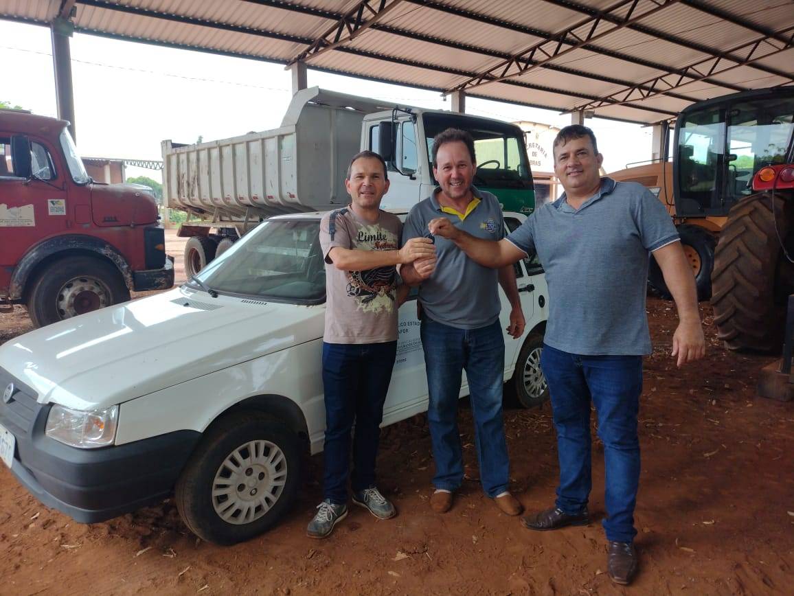 Secretaria da Agricultura recebe veículo
