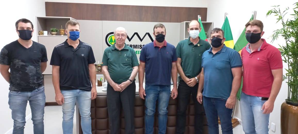 Comitiva butiaense realiza visita Cermissões 