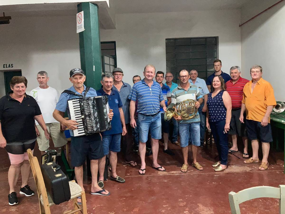 Prefeito Municipal realiza entrega de novo instrumento à Banda Municipal