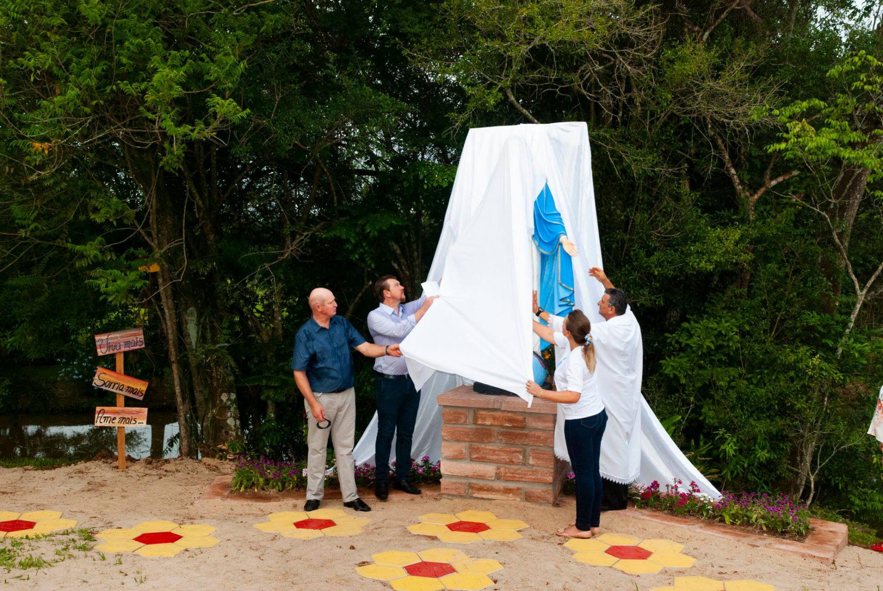 Inaugurada a Estátua da Nossa Senhora das Graças e Caminho da Meditação