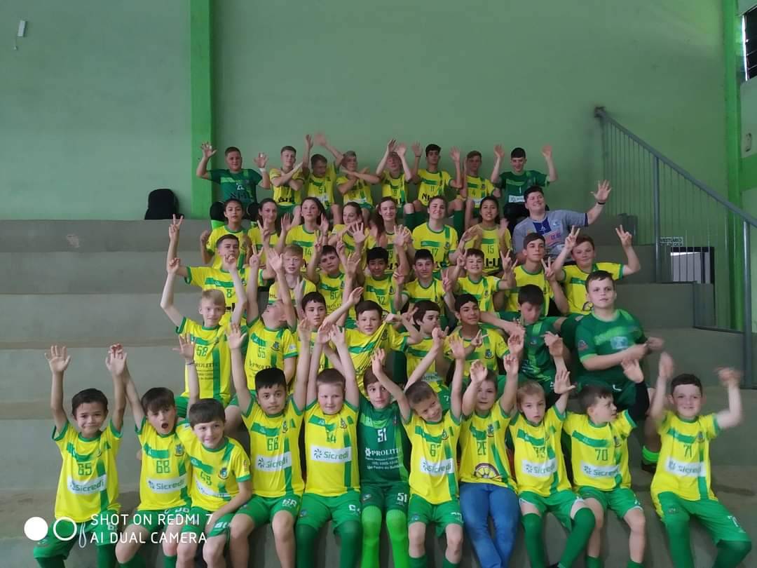 Atletas do CMD de São Pedro do Butiá recebem novos fardamentos