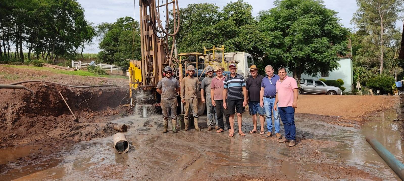 Iniciadas as perfurações de poços nas propriedades dos contemplados pelo Programa Municipal