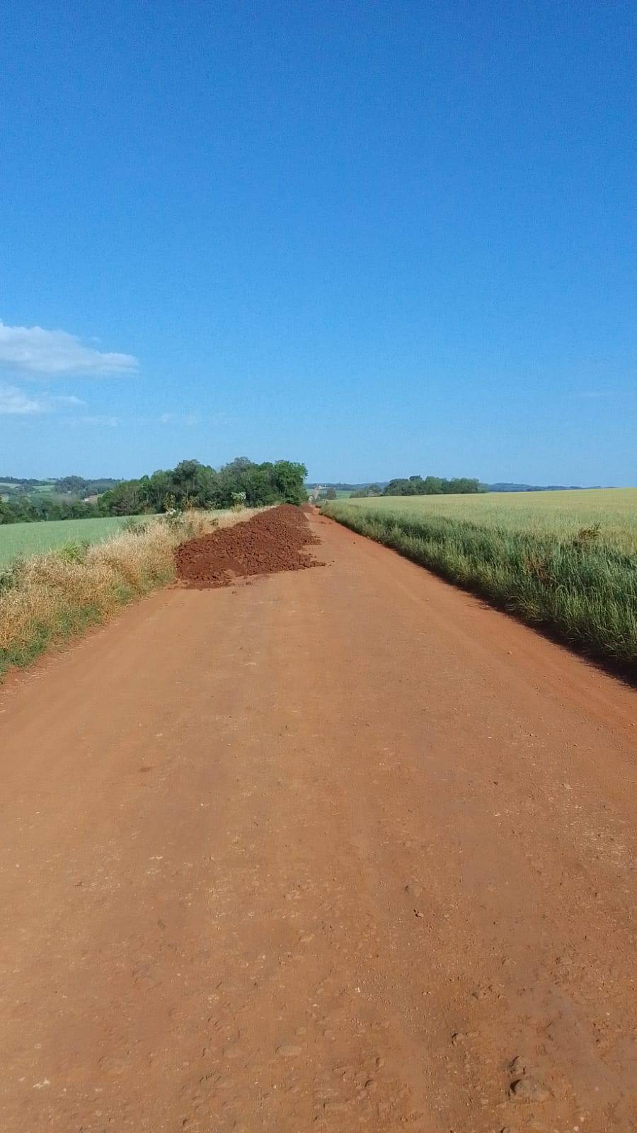 Secretaria de obras segue no intenso trabalho de manutenção de estradas