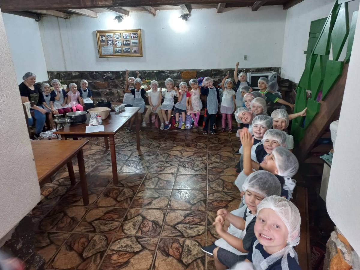 Crianças das Escolas Municipais realizam oficinas de Culinárias Germânicas
