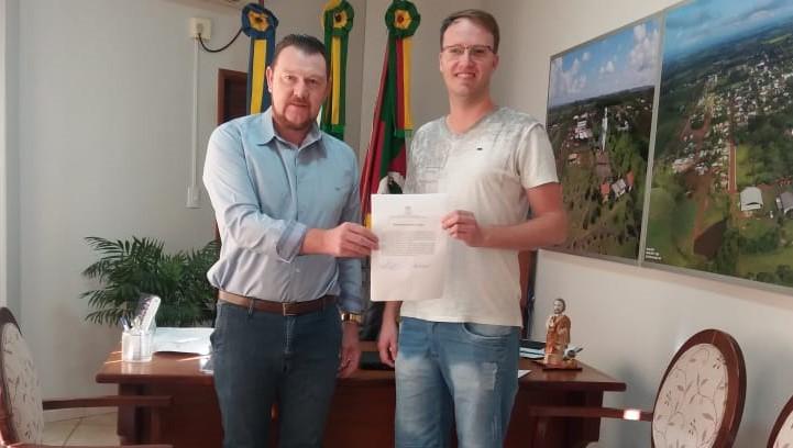 Operário, Edipo Alam K. Weber, Toma Posse