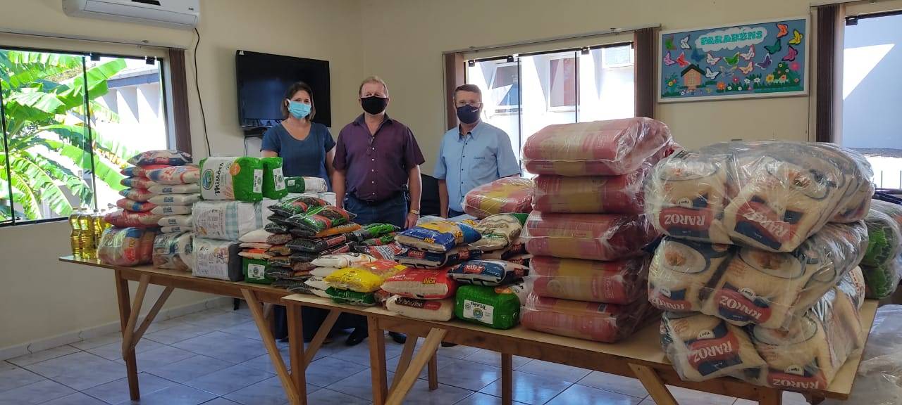 Em parceria com a Coopermil, município arrecada 800kg de alimentos
