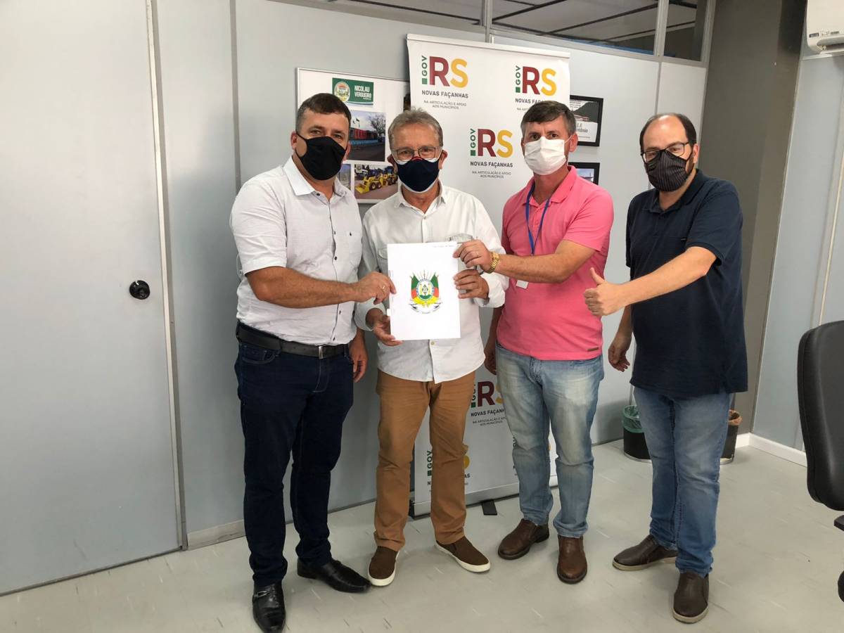 Prefeito Municipal em exercício assina convênio do Programa PAVIMENTA RS