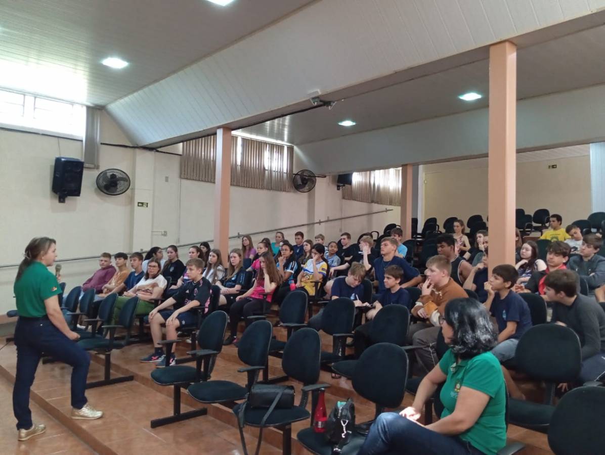 Atividades são realizadas na Escola São Francisco de Borja através do Programa Saúde na Escola