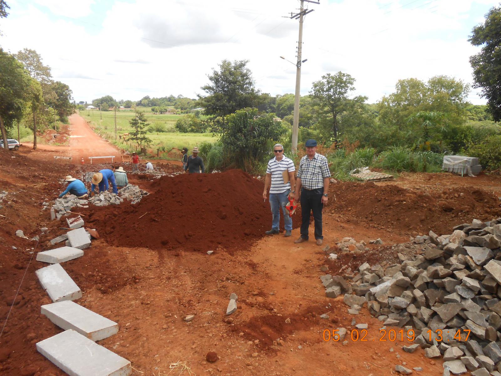 Prefeito em exercício visita obra de Pavimentação Poliédrica