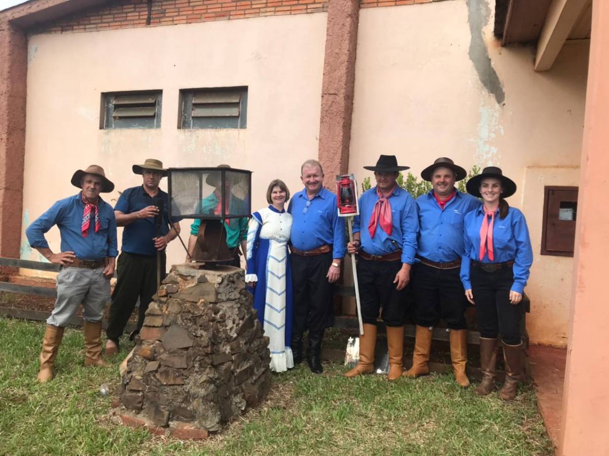 Prefeito José Henrique acompanha comitiva na distribuição da Chama Crioula