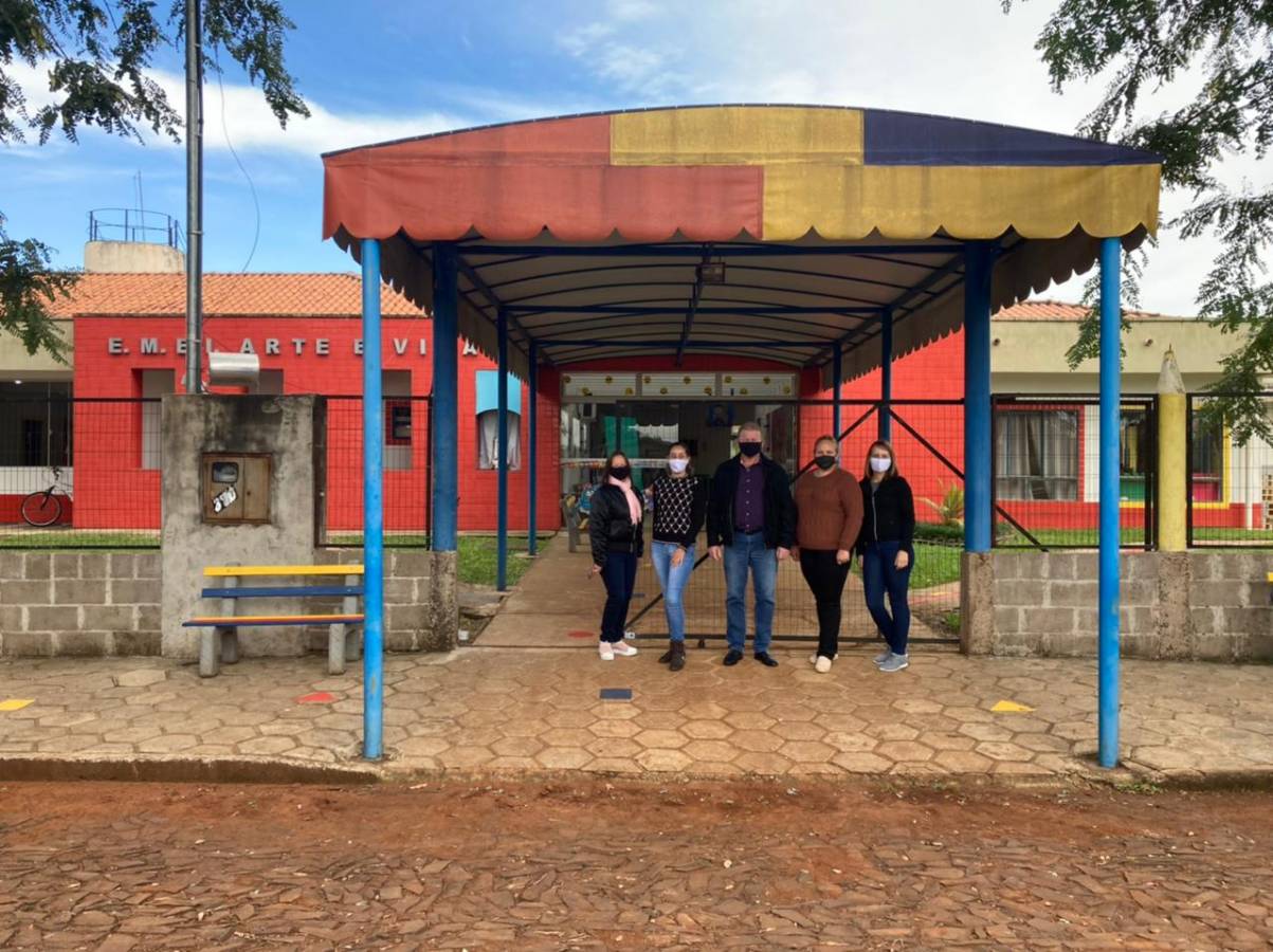 Vereadora faz doação à EMEI ARTE E VIDA