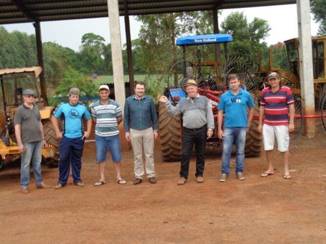 Prefeitura entrega equipamentos a Grupos de Agricultores