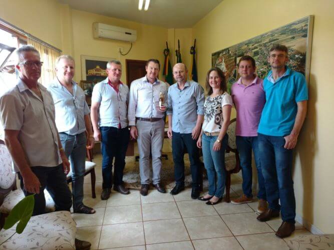 Deputado Elvino Bohn Gass visita prefeito Martinho