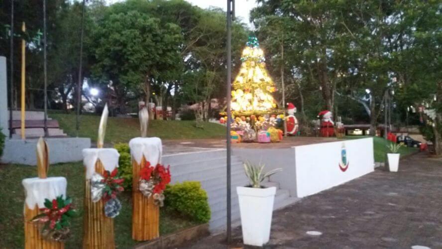 Praça da cidade já respira o Natal!