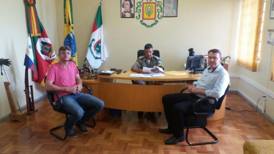 Prefeito esteve na Capital das Missões para importante reunião