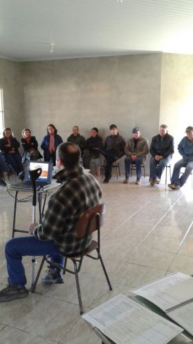 PRODUTORES DE LEITE DE SÃO PEDRO DO BUTIÁ PARTICIPAM DE CURSO DE MELHORAMENTO DA ORGANIZAÇÃO E GESTÃO DA PROPRIEDADE