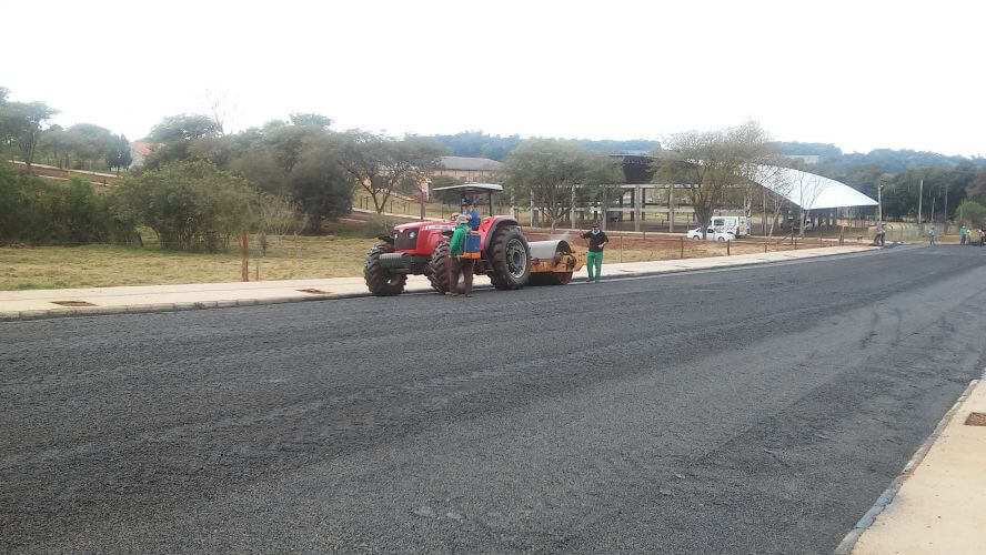 CONCLUÍDA A PAVIMENTAÇÃO ASFÁLTICA NA RUA ROMILDO SCHNEIDER