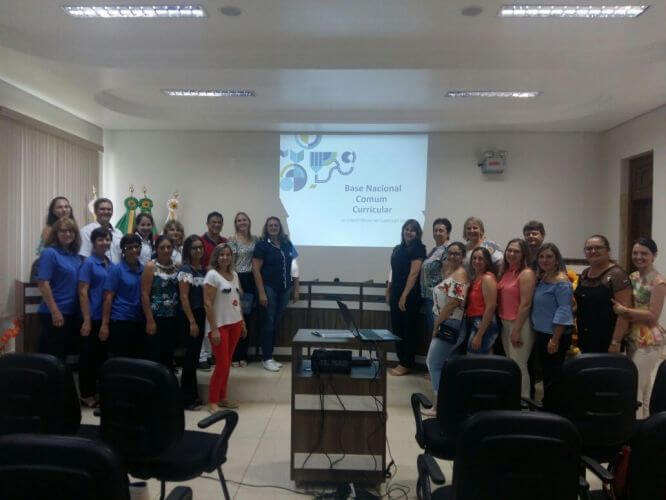 Equipe da Smec e diretoras municipais participam do Dia D