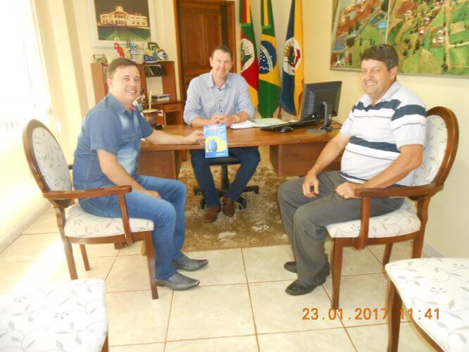 Prefeito recebe a visita de consultor da Ultragáz