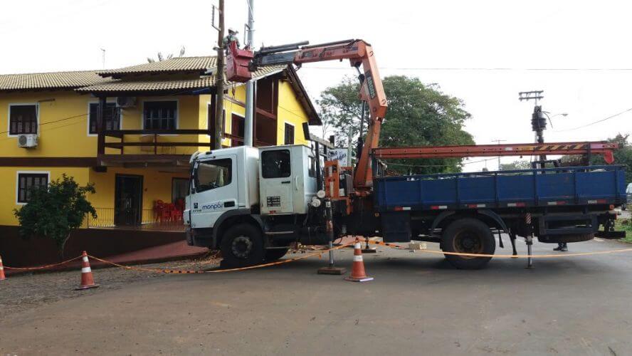 TROCAS DE POSTES DE LUZ