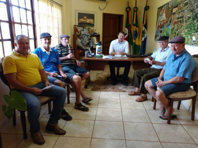 Grupo de Câmbio São Pedro visita o Prefeito Municipal