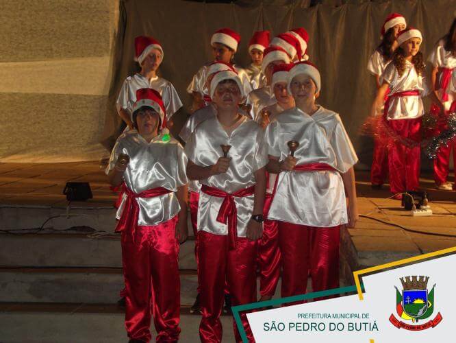 GRANDE PÚBLICO PRESTIGIOU O ESPETÁCULO DE NATAL NO CENTRO GERMÂNICO MISSIONEIRO