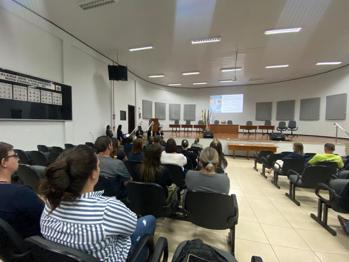 <p><strong>Nova Candel&aacute;ria promove conscientiza&ccedil;&atilde;o sobre o Autismo em parceria com o projeto TEAbra&ccedil;a</strong></p>