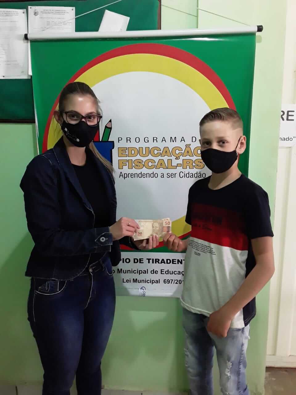 Secretaria da Fazenda e Desenvolvimento Econômico entrega premiação aos vencedores do “CONCURSO POEMA: EDUCAÇÃO FISCAL”.